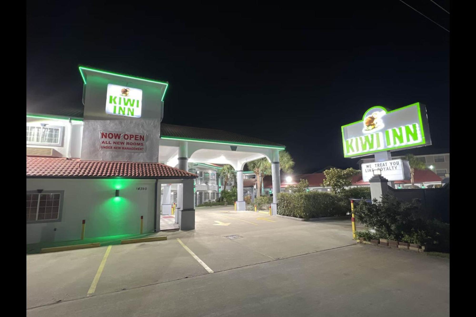 Kiwi Inn Willowbrook Hwy249 Houston Exterior photo